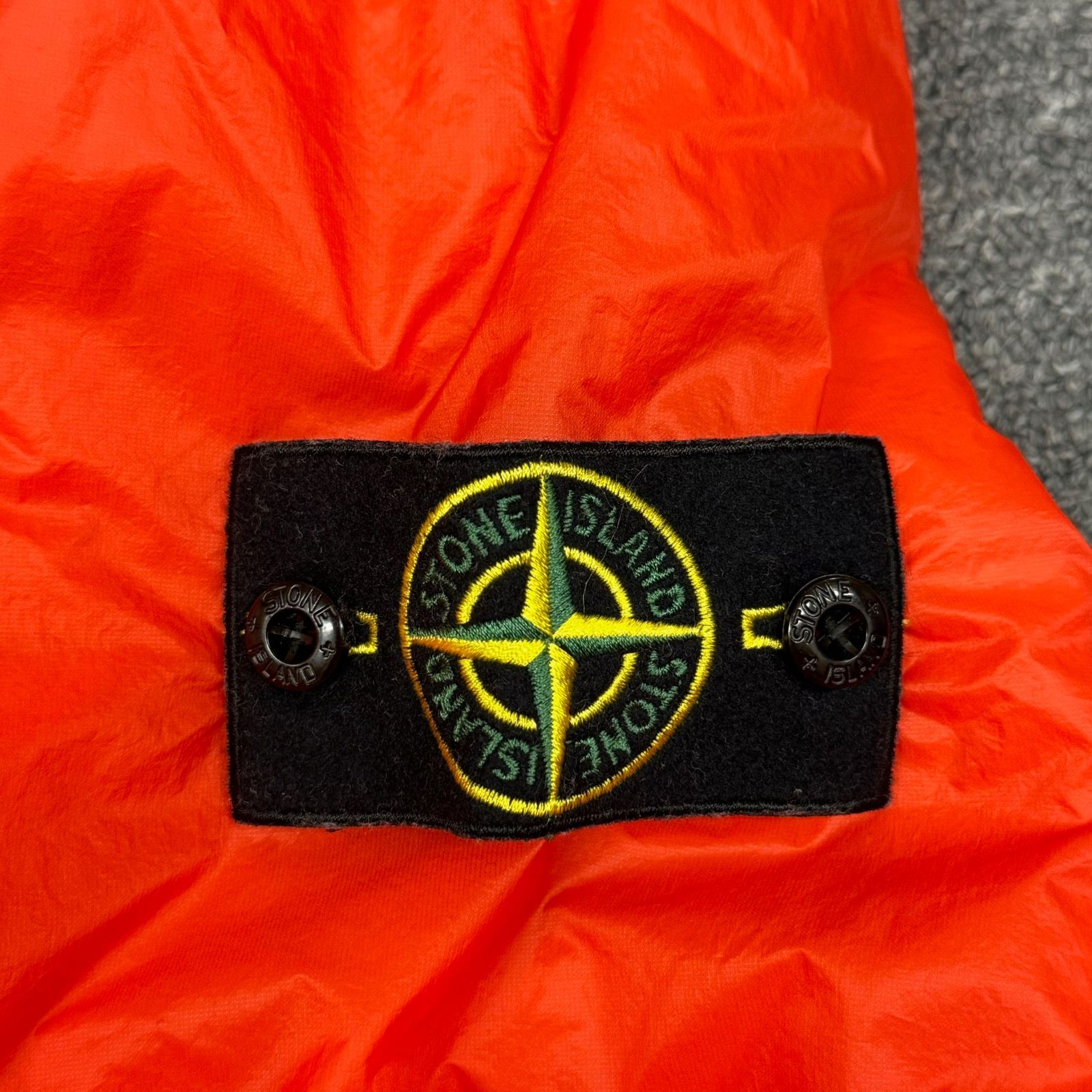 国内正規 STONE ISLAND 23AW プリマロフトパデッドフードブルゾン