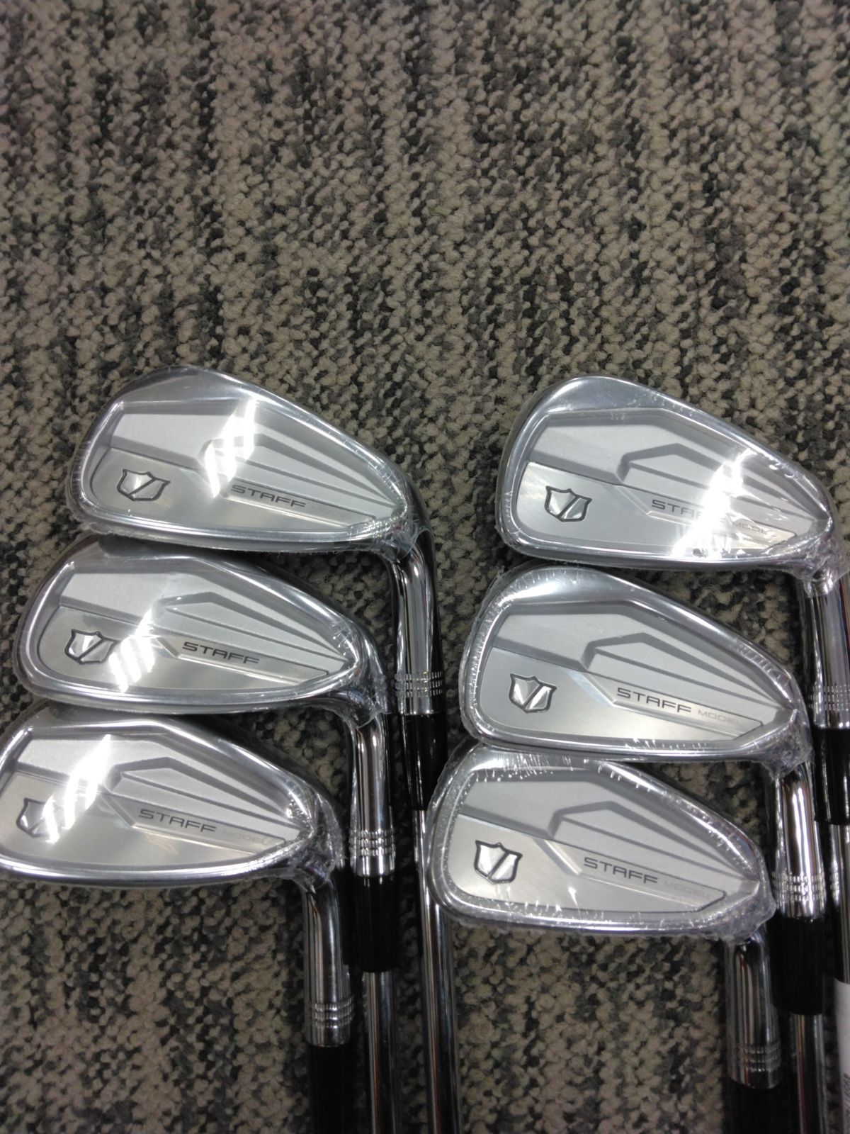 セット ウイルソンスタッフ Wilson Staff Model CB Irons アイアン 6本セット 5-PW メンズ 右用 DYNAMIC GOLD MID 115 2025年モデル 浦安店