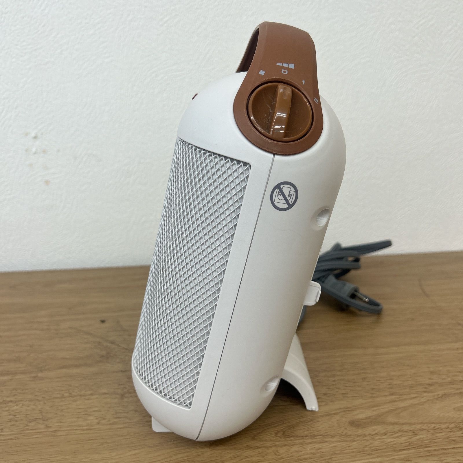 通電確認済み】DeLonghi HFX30C11-IWセラミックファンヒーター【電化