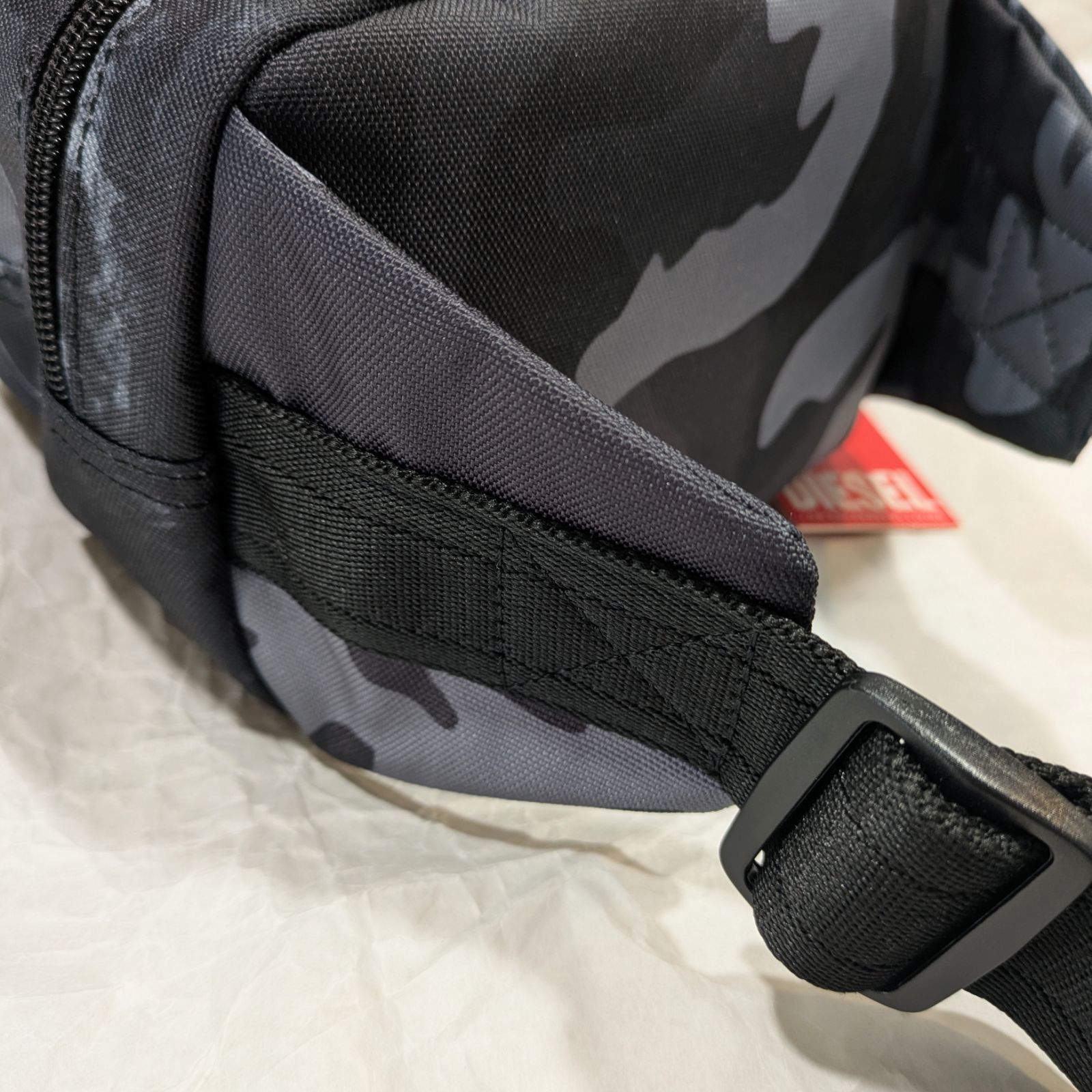 定価20,900円 新品 DIESEL (ディーゼル) ネイビーカモフラ柄ボディ 