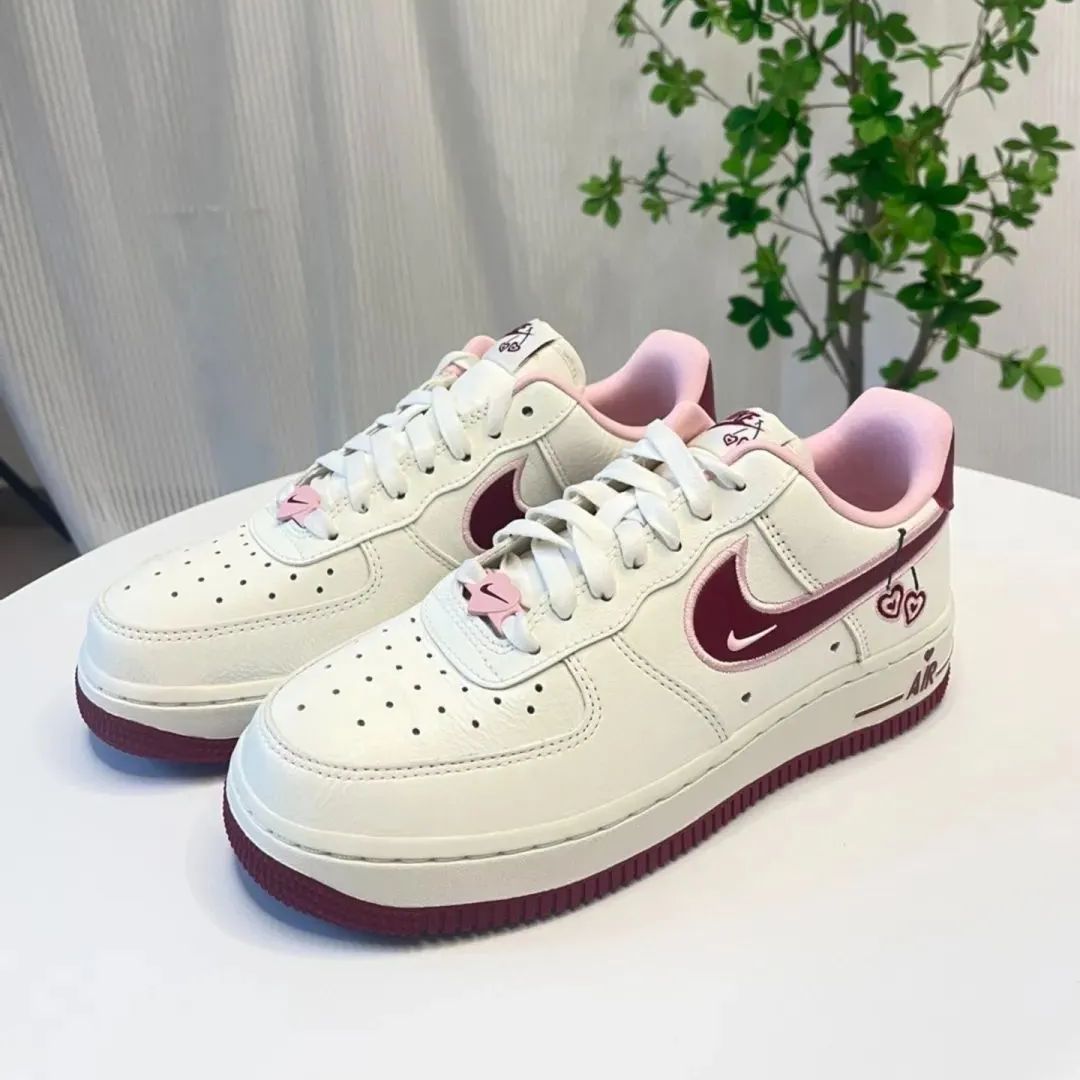 Nike Air Force 1 Low 07 LX 