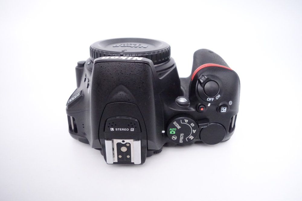 Nikon D5500 デジタル一眼レフカメラ ボディのみ Nikon (ニコン) デジタル一眼レフカメラ ボディのみ