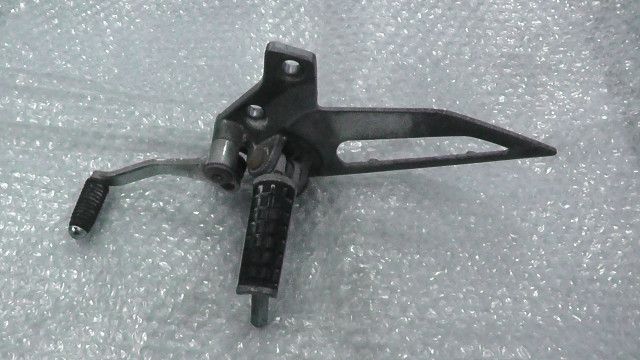 ZZR250 EX250H-027xxx の ステップ 左 1750387221
