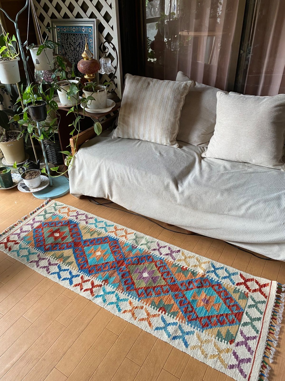 ソファの前やベッドの前