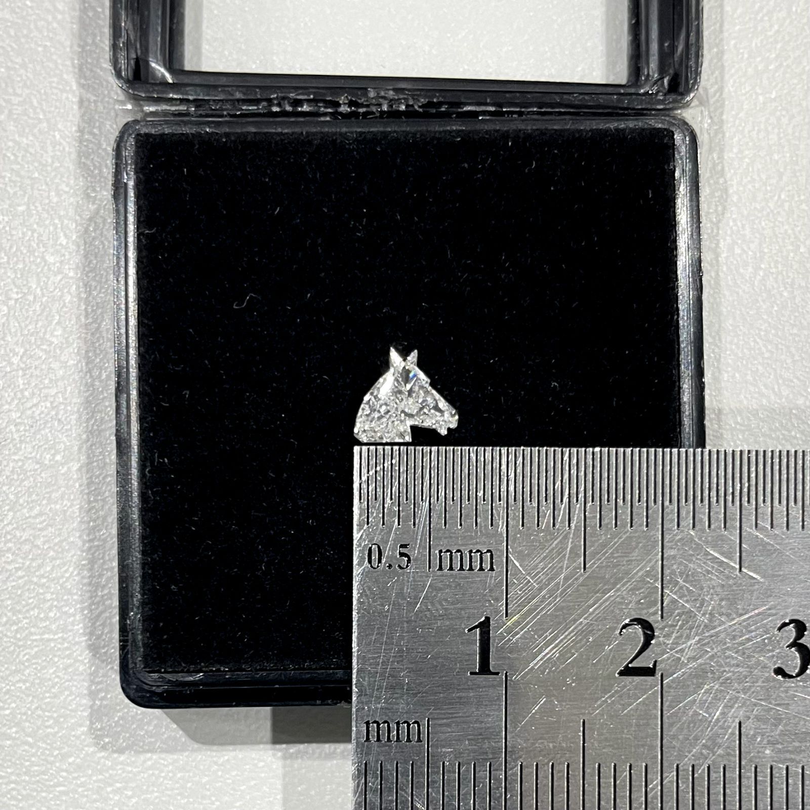 81250円 A7501【Horse】富の象徴 馬 美しいエメラルド4．17ct