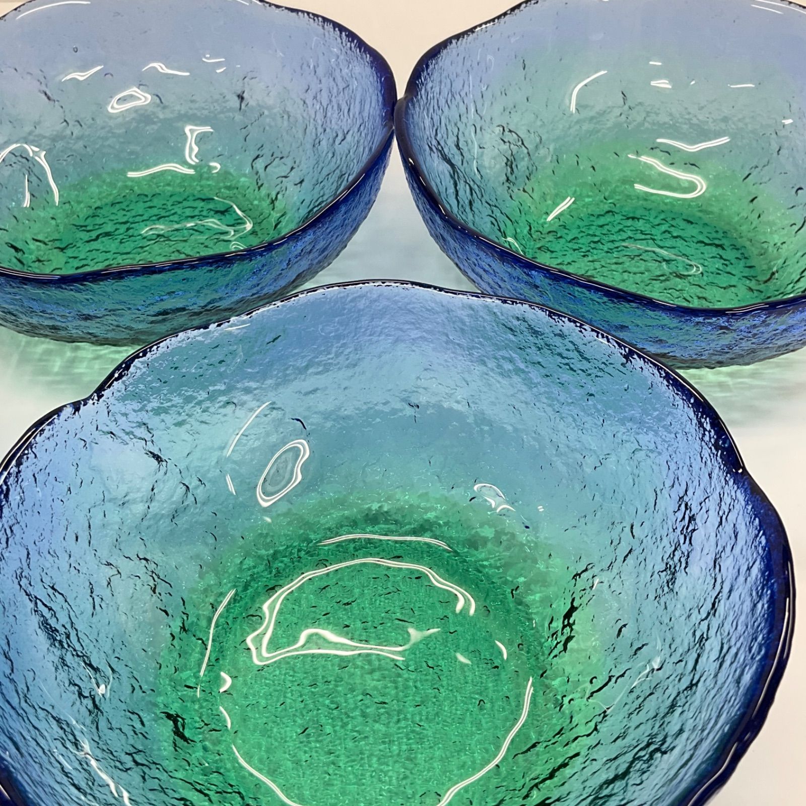 東洋佐々木ガラス 珊瑚の海 小鉢 13.5cm 20個 中鉢 ガラス ボウル 皿 前菜 刺身 先付 サラダ デザート スイーツ 青 緑 和食器 飲食店 業務用 レストラン まとめ売り