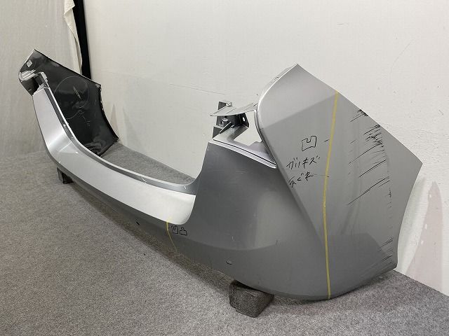 TOYOTA プリウス ZVW50 ZVW51 前期 リアバンパー パール 070 小傷は