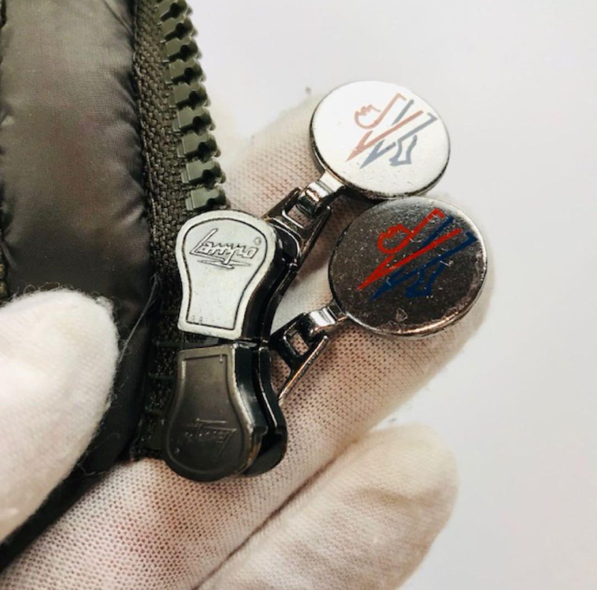 美品☆MONCLER・モンクレール HERMINE レディース ワッペン フード付き 