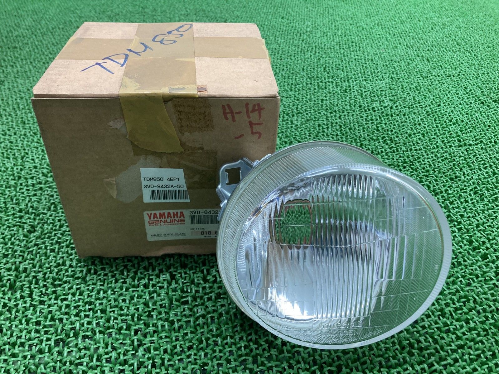 TDM850 ヘッドライト 右 110-31043A 在庫有 即納 ヤマハ 純正 新品 バイク 部品 4EP 3VD-8432A-50 未使用品 品薄 車検 Genuine 1