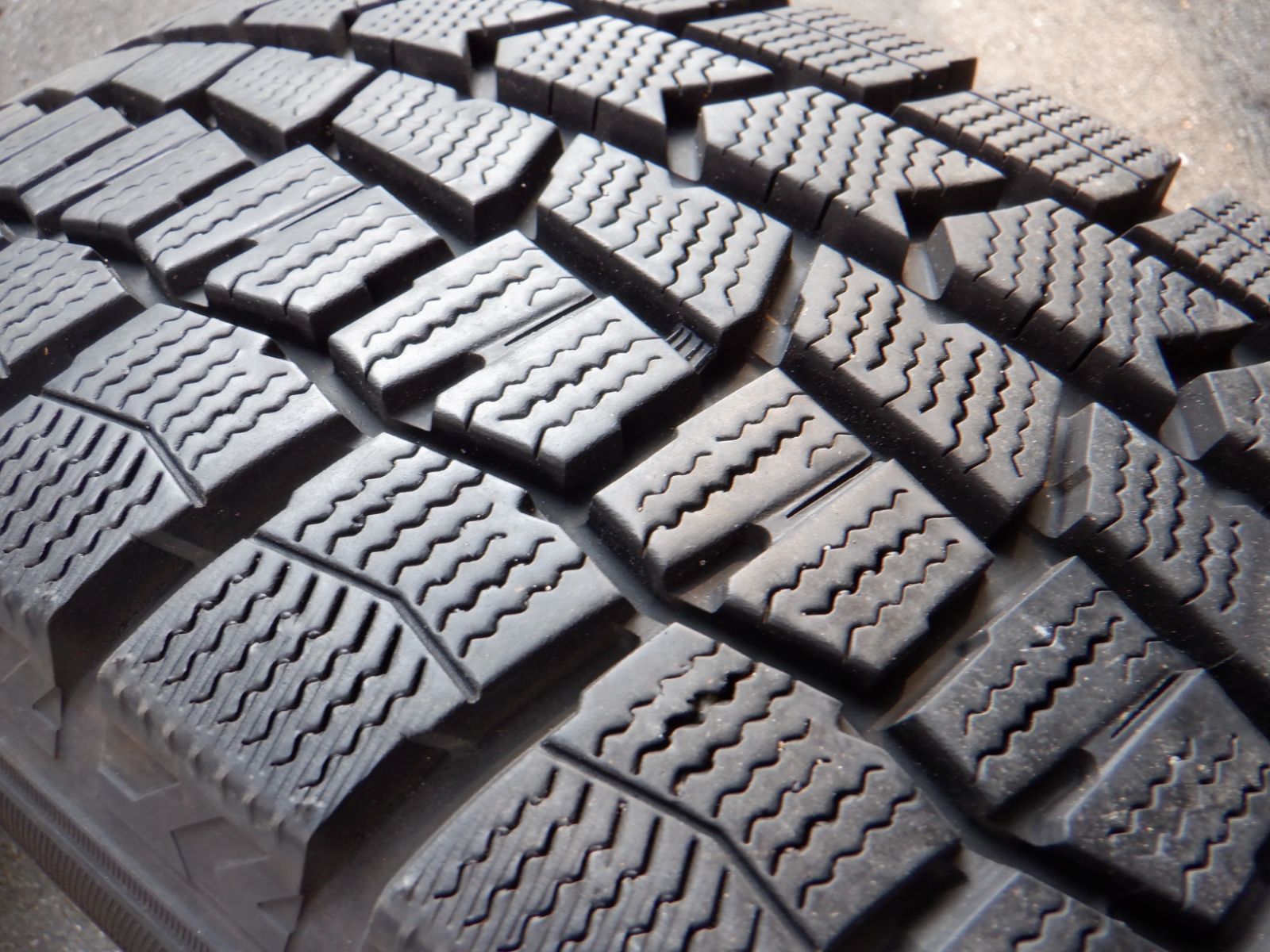★バリ山 195/65R16 ダンロップウインターマックスWM02 20年製4本 ☆バリ山 195/65R16 ダンロップウインターマックスWM02 20年製4本
