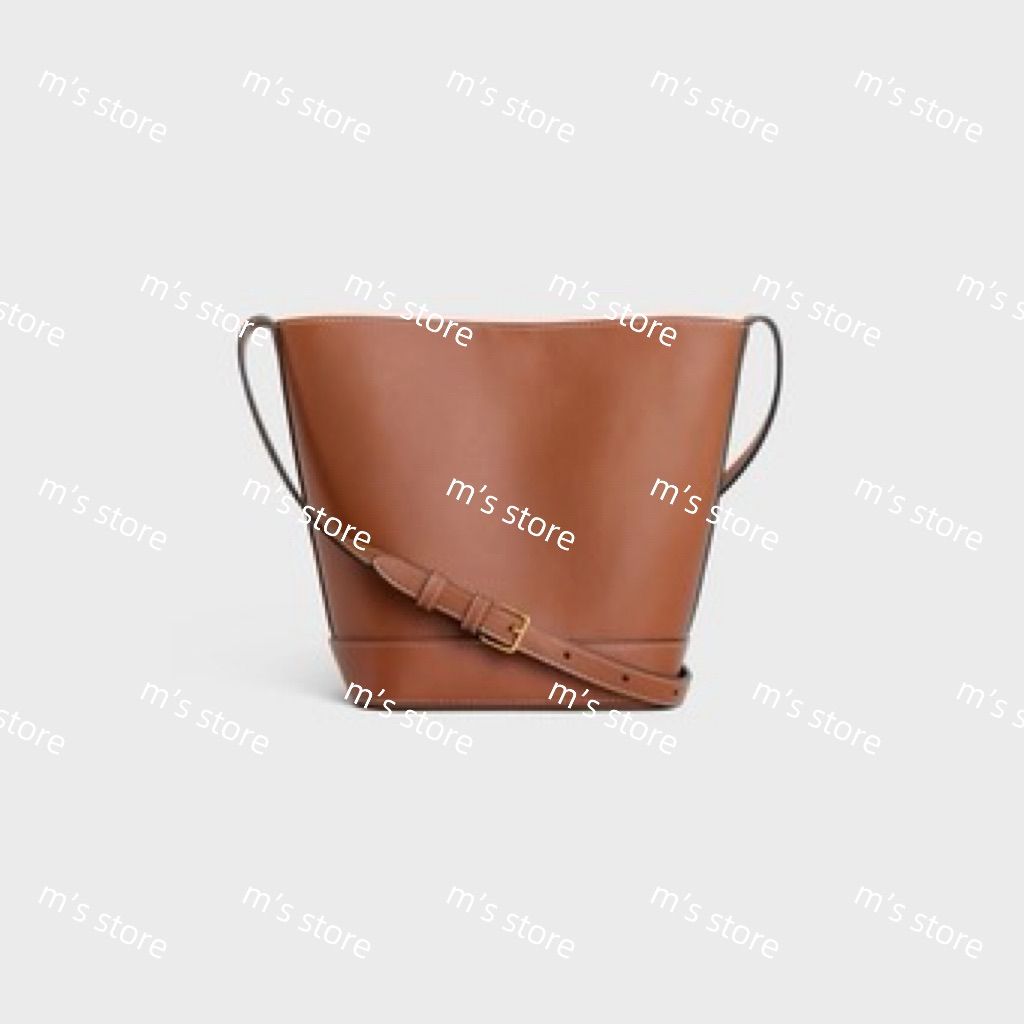 CELINE】セリーヌ スモール バケット キュイル トリオンフ (CELINE/ハンドバッグ) 113783DU3.04LU【BUYMA】