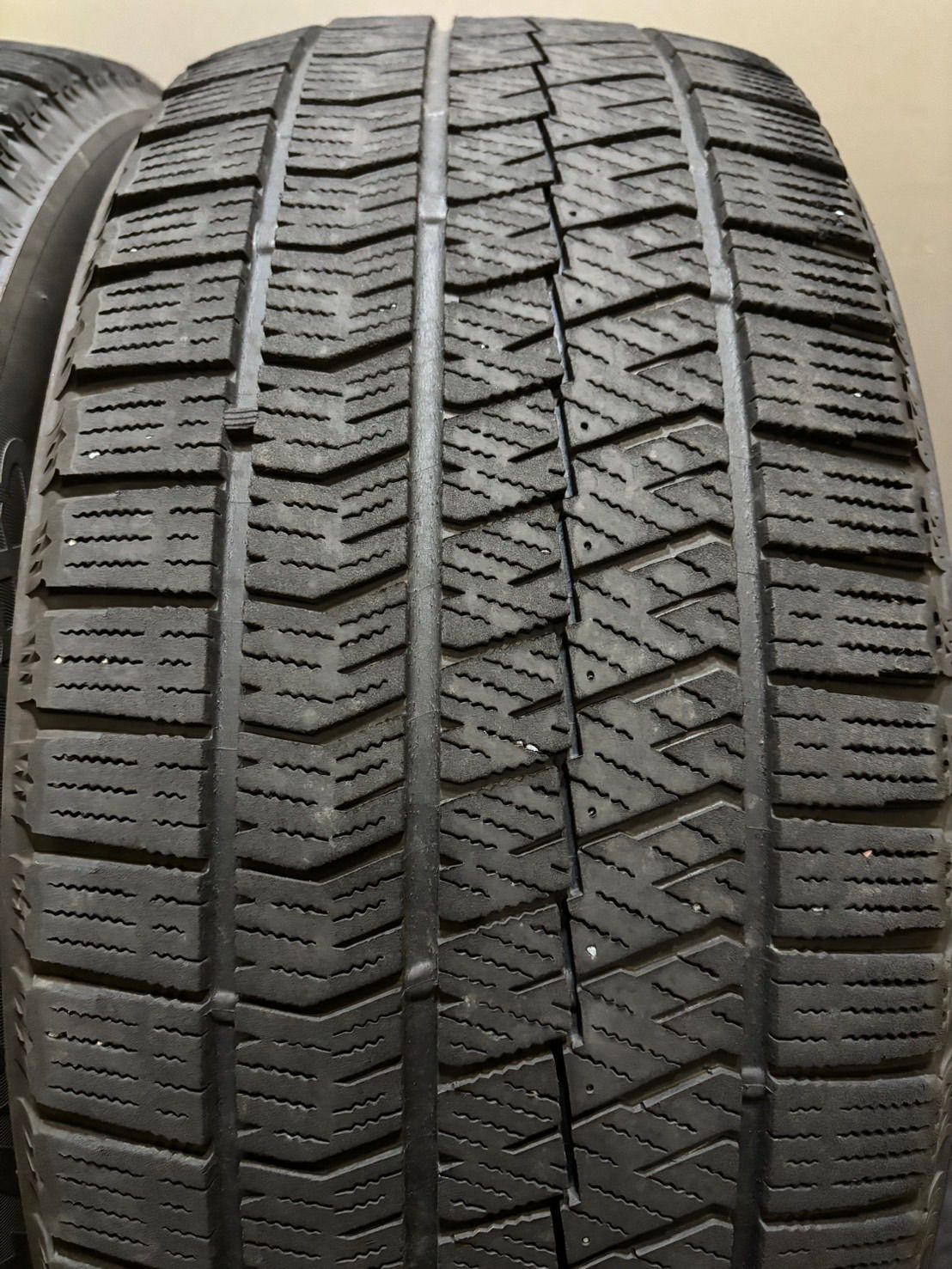 スタッドレス、ブリザック225/60/R17 VRX3アルファード・ヴェル30系 BRIDGESTONE BLIZZAK VRX3 225⁄60R17 99Q LEONIS NAVIA06 MGMC 17