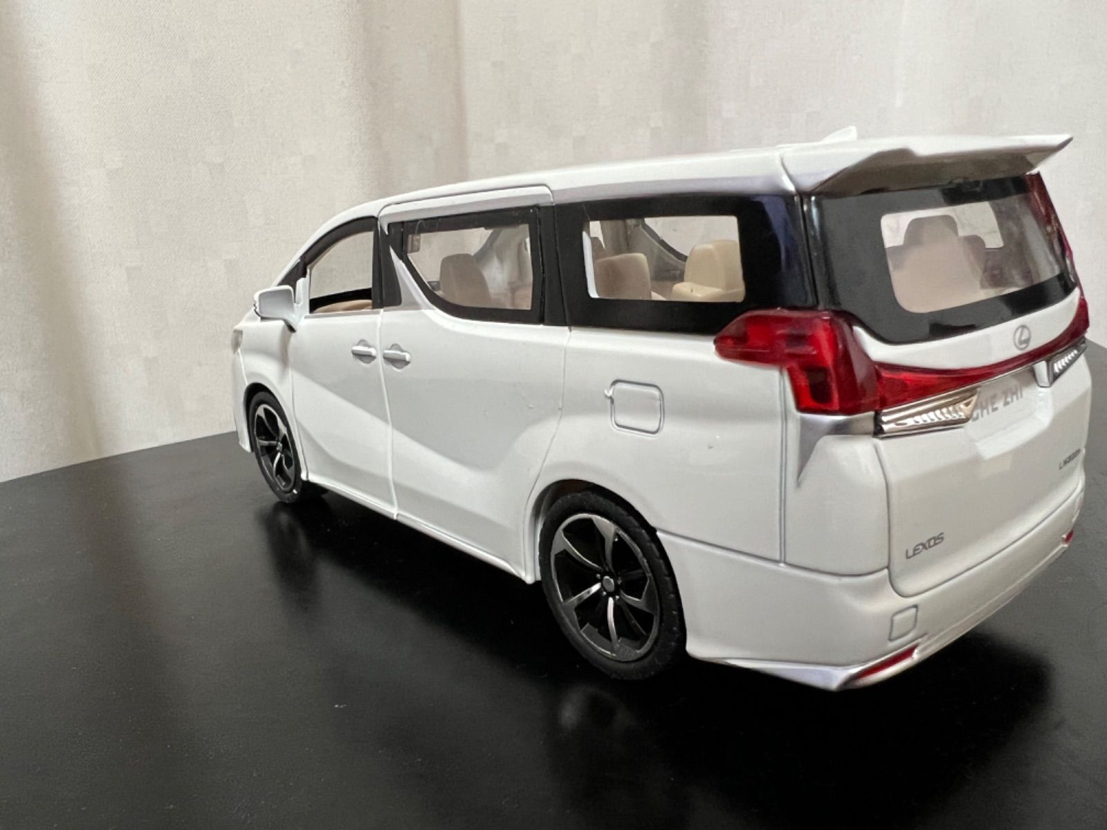 着払い1万円！LEXUS LM300h ホワイト ミニカー 1/43 LEXUS LM300h ホワイト ミニカー 1/43