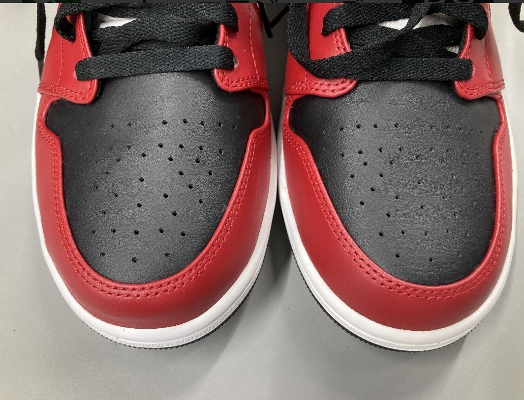 Air Jordan 1MID赤黒 ハイカットシューズ28.5cm Air Jordan 1 Mid 'Bred Toe' Red Black White 554724 079 Men's Size
