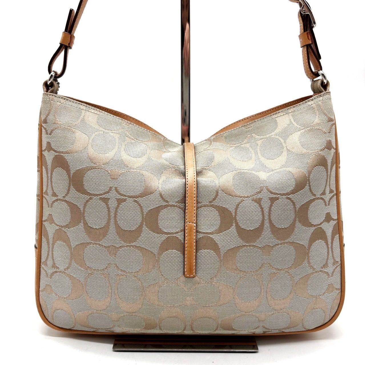 ✨美品✨ COACH コーチ ショルダーバッグ シグネチャー ✨美品✨ COACH コーチ ショルダーバッグ シグネチャー