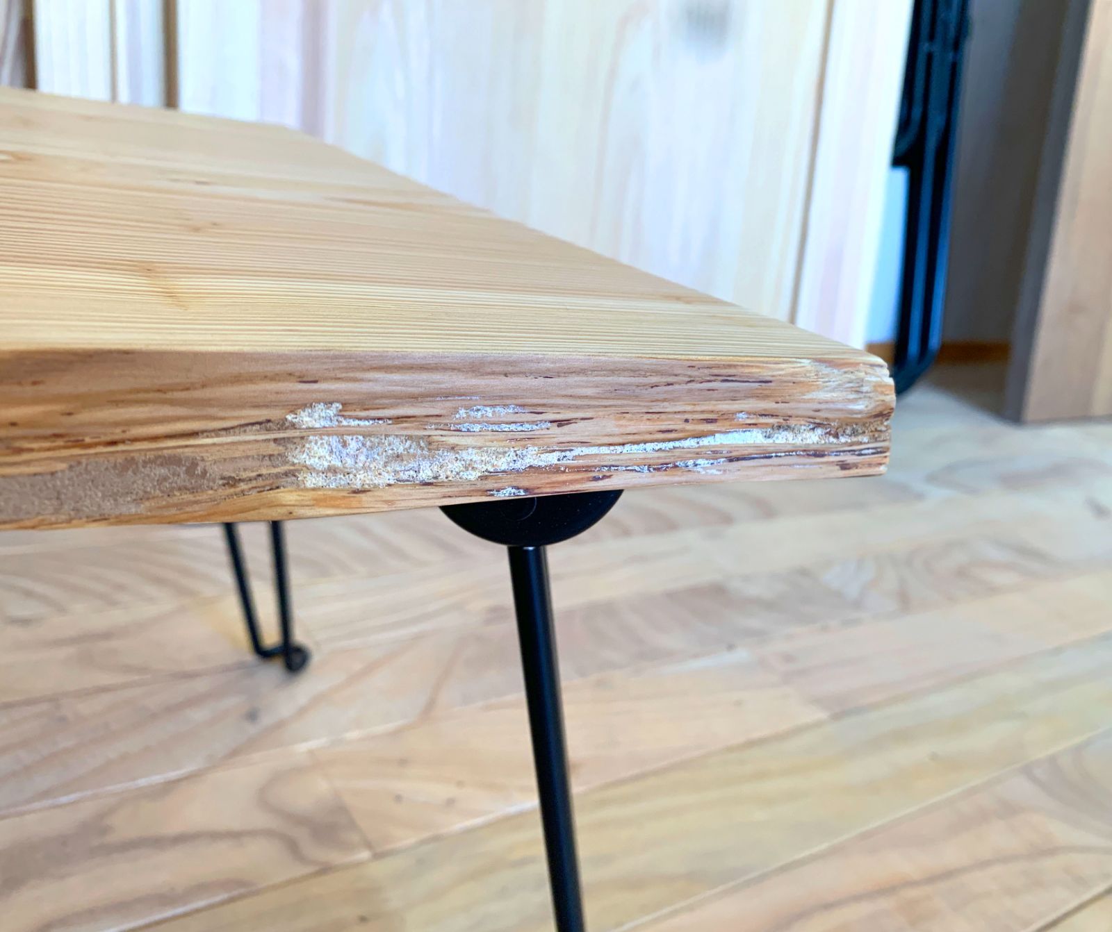 杉一枚板の折りたたみテーブル