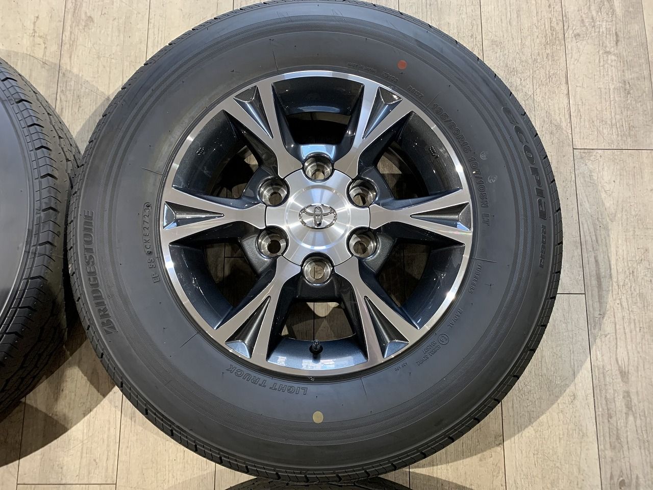 ハイエース純正アルミホイール②やすし 2404068】トヨタ 200系 ハイエース 純正 オプション ホイール 15インチ