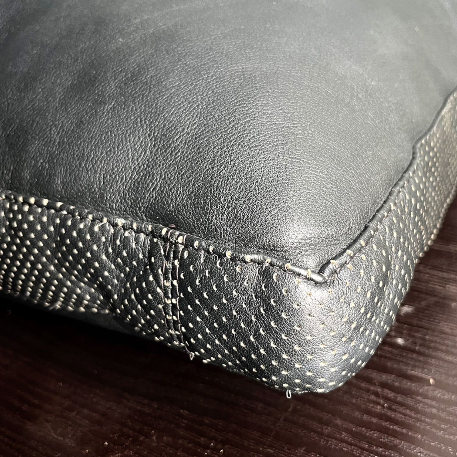 取付無料！B&Bイタリア 本革ブラックモダン正方形クッション 枕 ピロー✨