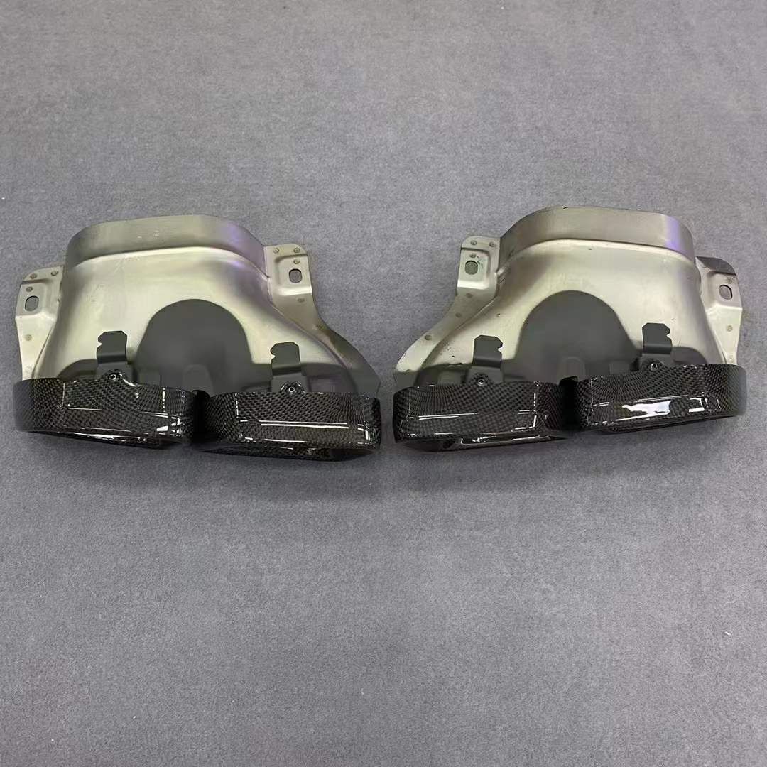 送料無料BENZ ベンツ W205 AMG C63 2019年式～ AMGスタイル ステンレス製とカーボン製 艶だし面 マフラーカッター 左右セット