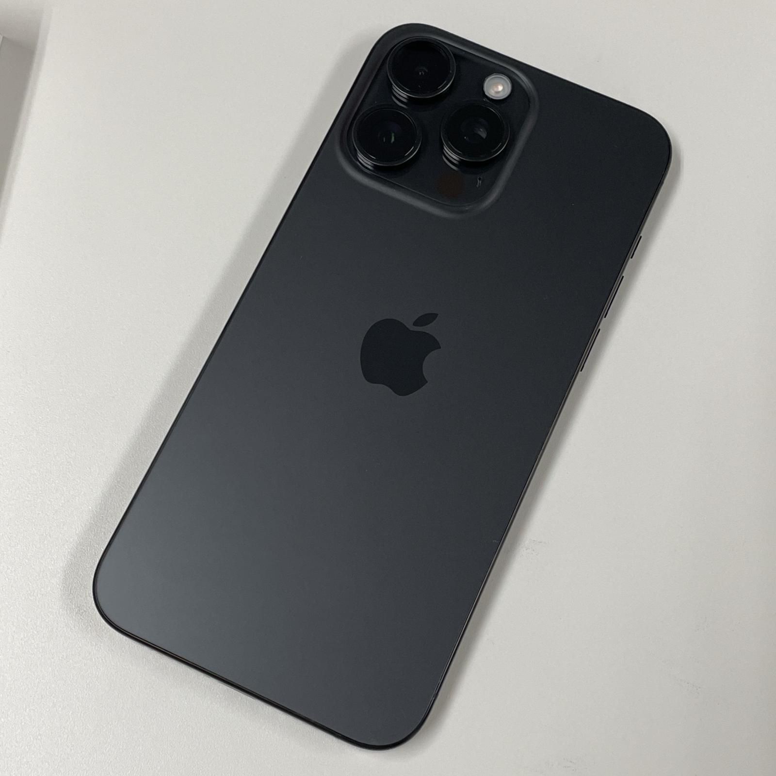 SIMフリー iPhone 15 Pro Max 256GB ブラックチタニウム - メルカリ