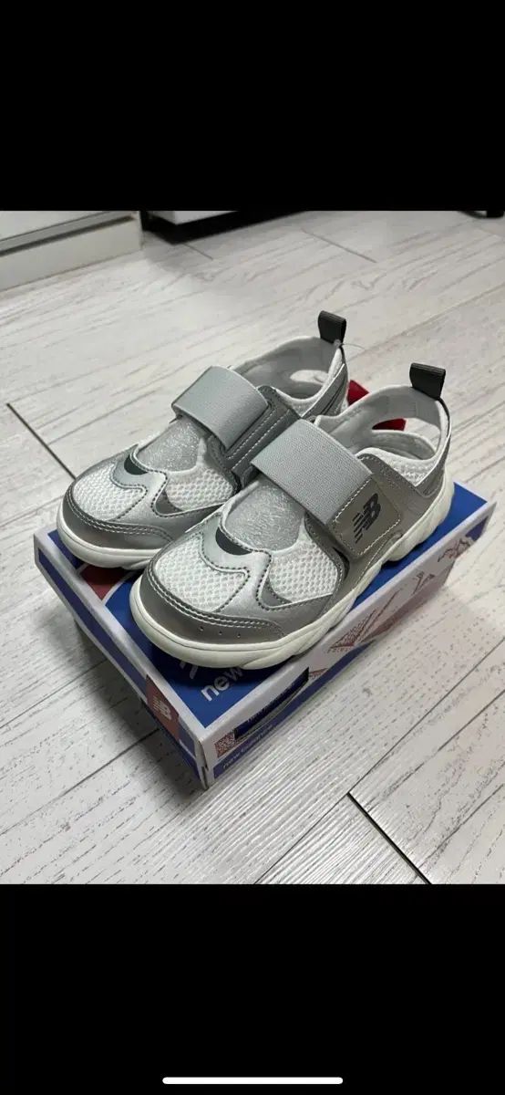 New Balance ニューバランス フリドル 920 サンダル シルバー 200