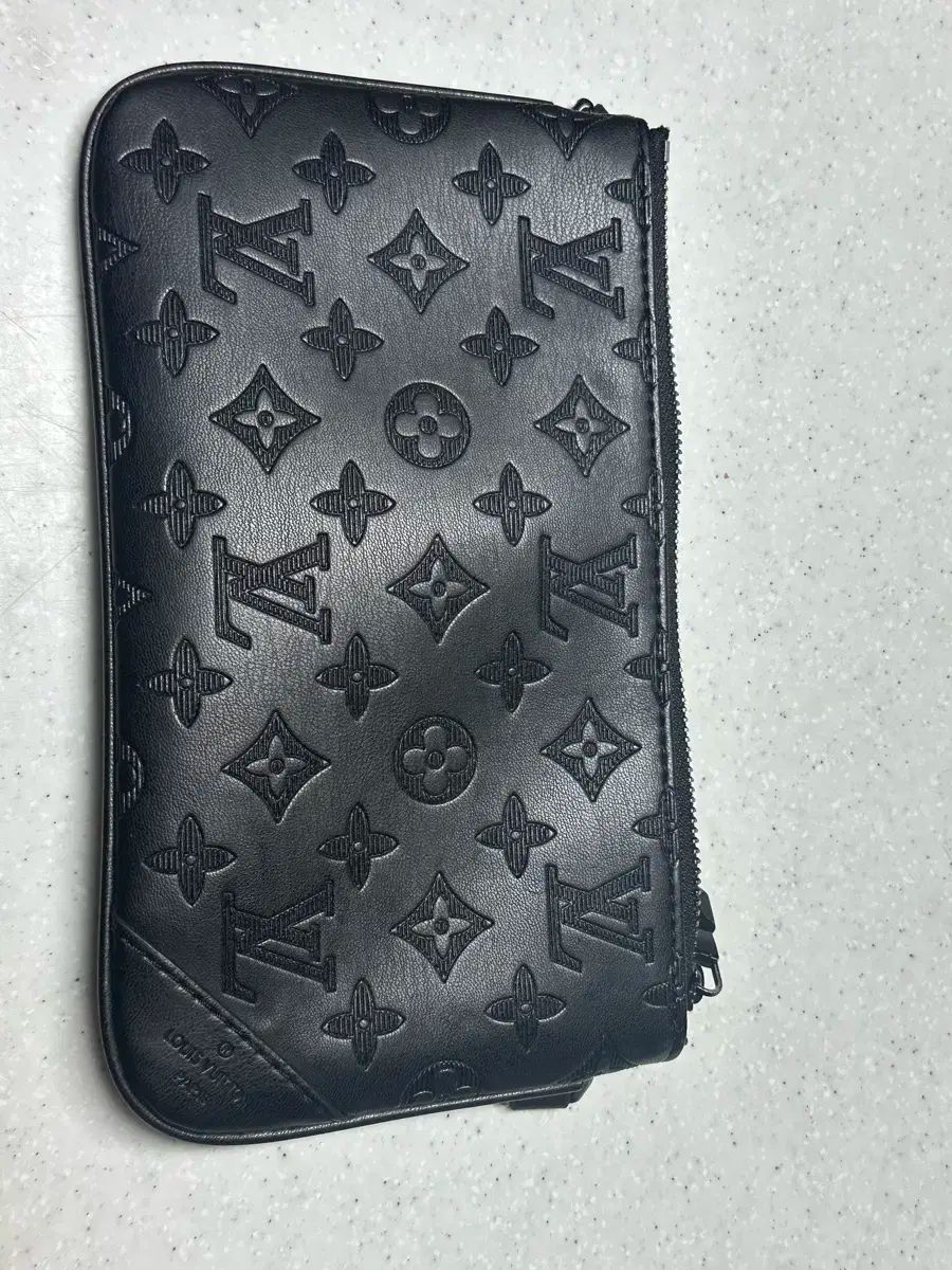 ルイヴィトン アンフレンテ ブラック ポーチ