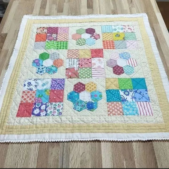 ☆パッチワーク・キルトタペストリー・シート・マット（65cm✕65cm