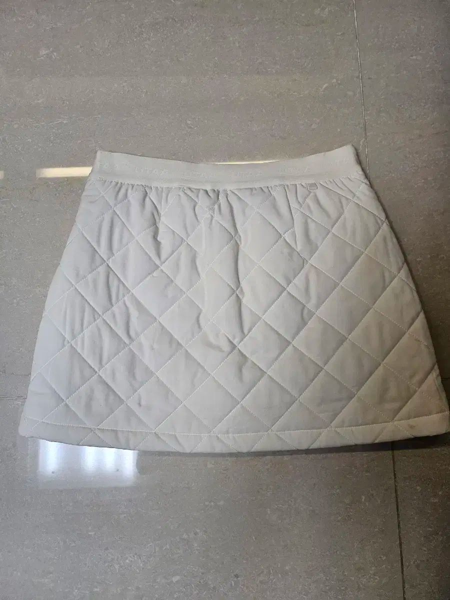 ユタゴルフ UTAA キルト ダウン スカート S アイボリー