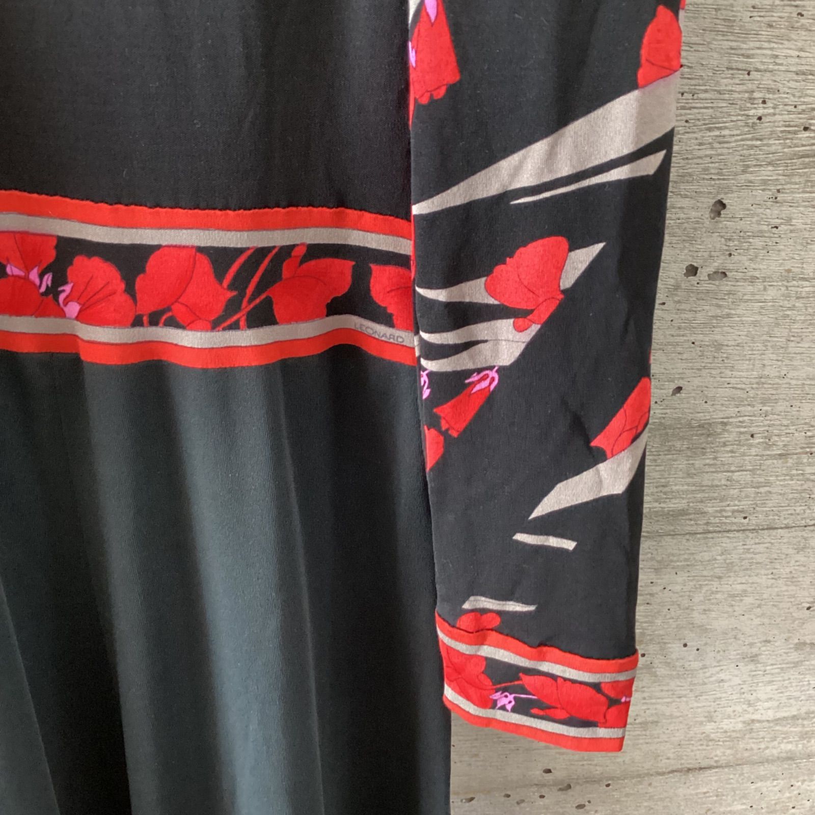 in france黒×柄切り替えワンピース