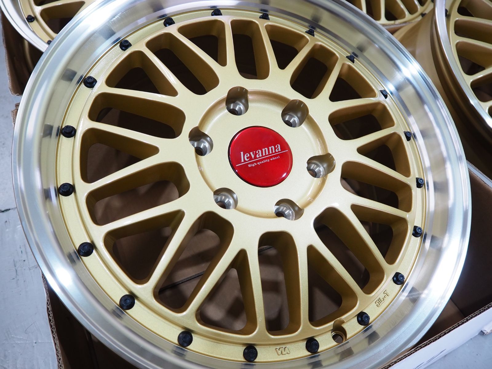 深リム メッシュ ゴールド levanna V10LTH 18inch 7.0J 6-139.7+