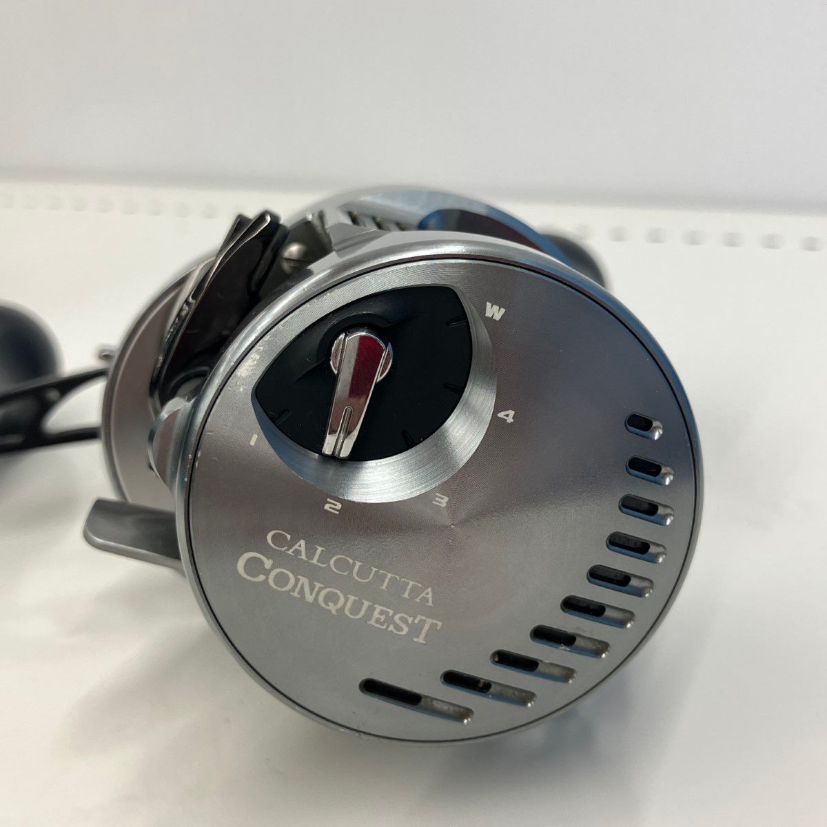 SHIMANO - 釣り用品　リール ベイトリール SHIMANO 04085 程度B 20カルカッタコンクエストDC 100HG(カスタムハンドル） 釣り用品 リール ベイトリール SHIMANO 04085 程度B 20