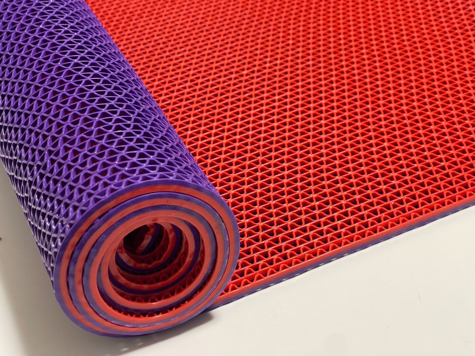 Color Non Slip MAX 滑り止めマット アウトレット品（訳あり品）！格安処分価格にて レッド＆パープル 厚さ5mm、両面使用可能、15種類30色、国内検査機関で検査済み、 自由にカット可能、PVC製で