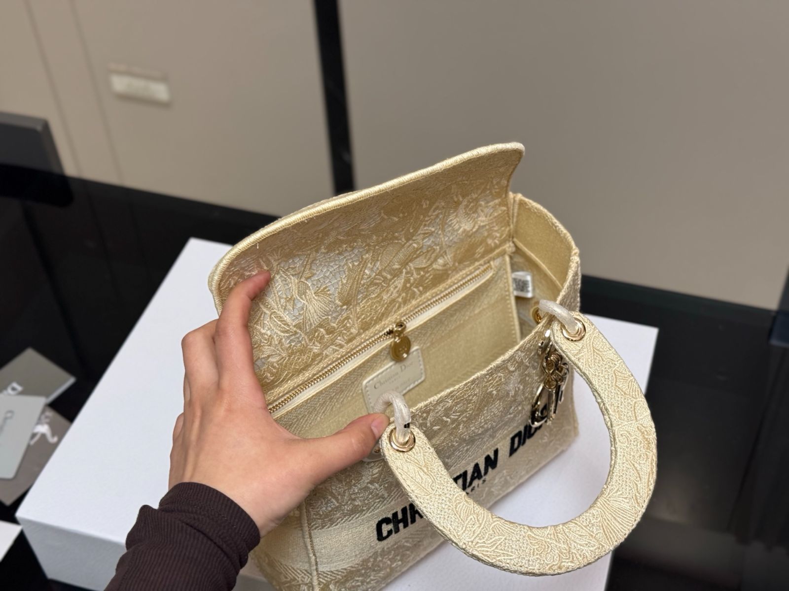 今日特価】DIOR Lady Dior 刺繍デザイン ハンドバッグ-WTO輸入2