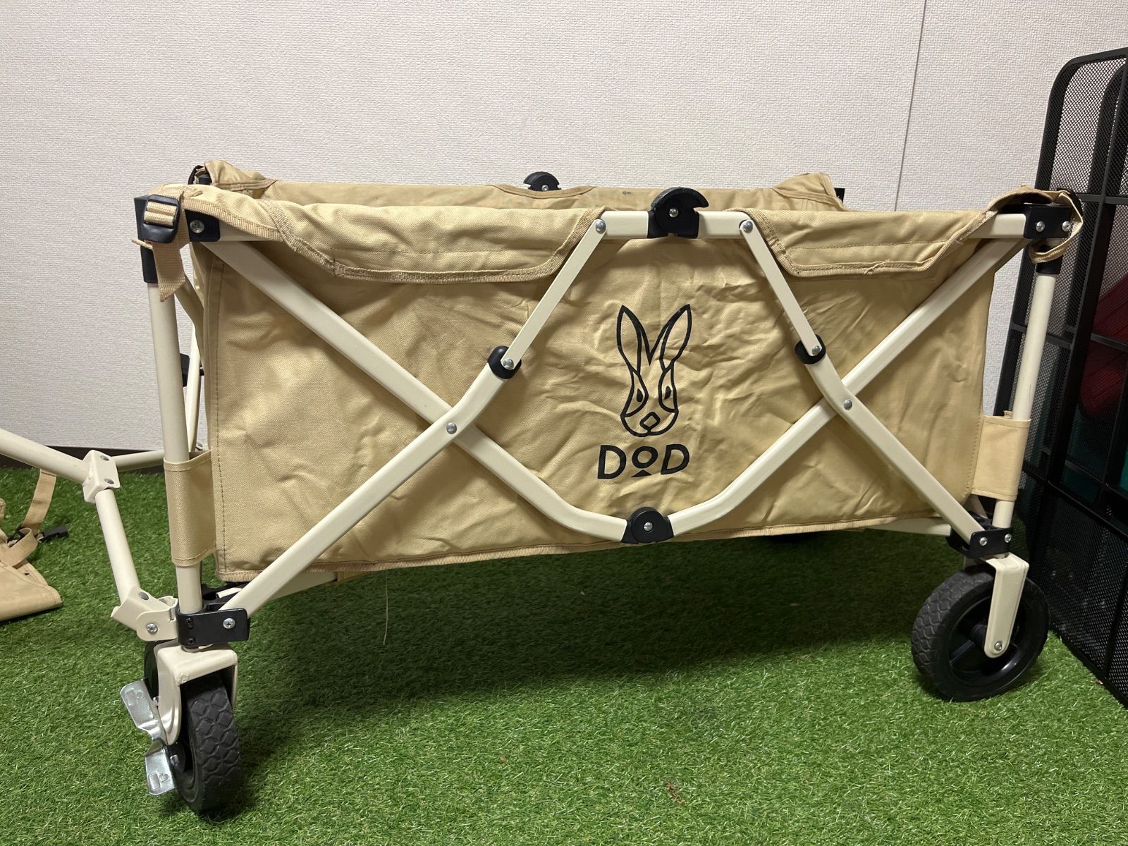 DOD(ディーオーディー) キャリーワゴン ノーマルタイヤ 大容量 150L Amazon | DOD(ディーオーディー) キャンプ道具 をまとめて運べる