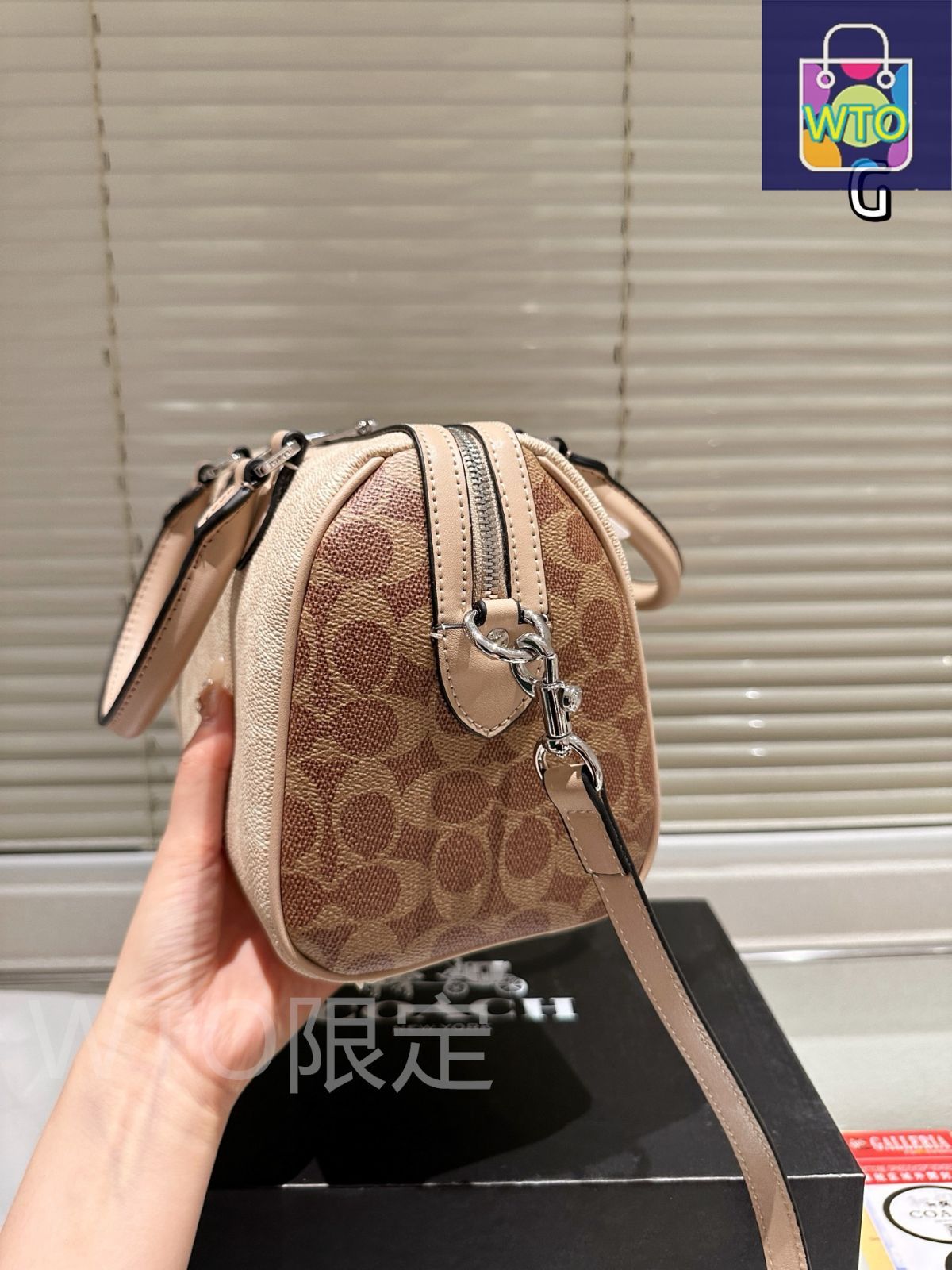 Coach ベージュ ボストン ハンドバッグ 今日特価】Coach コーチ ボストンバッグ クラシックで百搭なのが