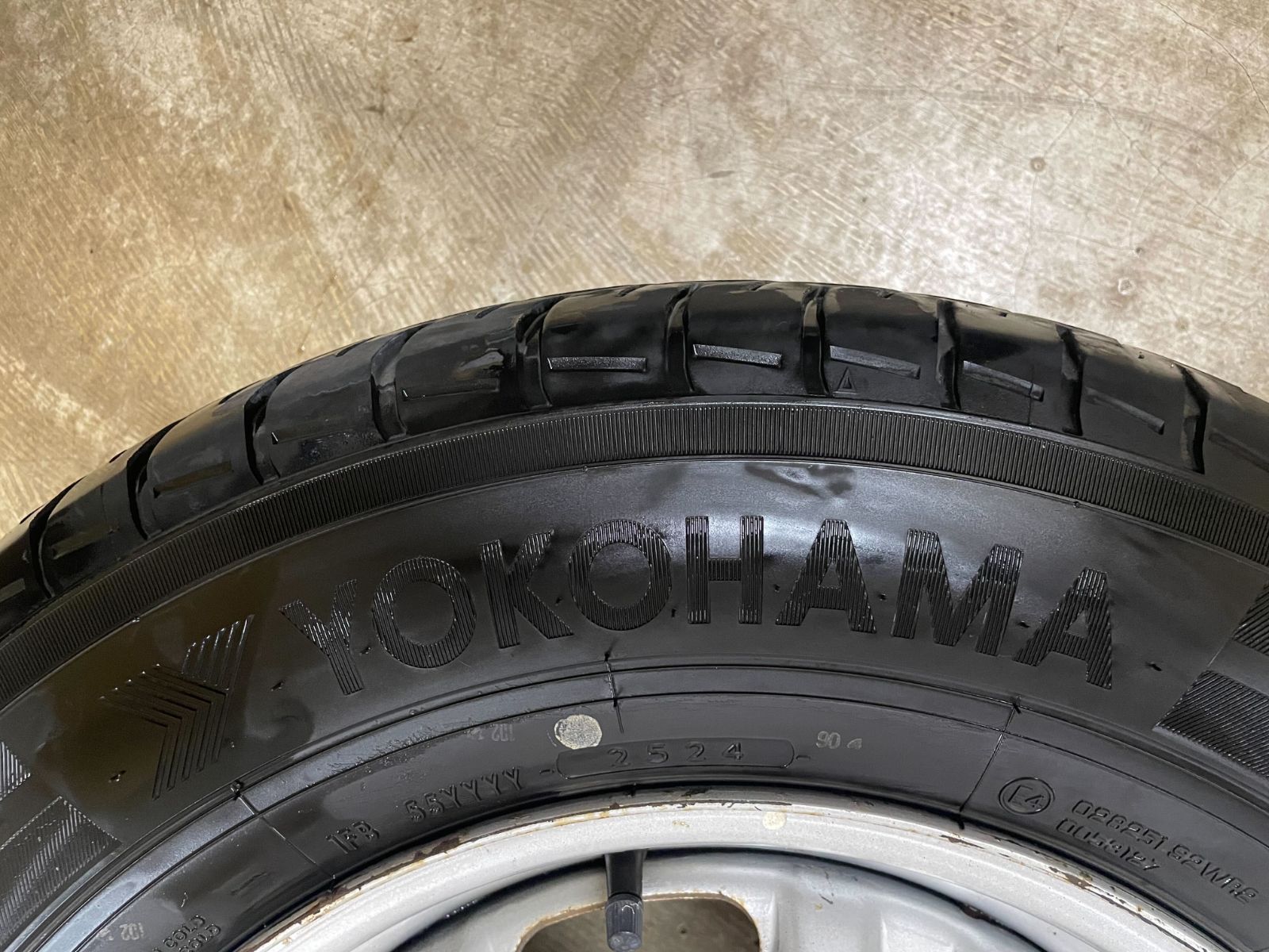 キャラバン ホイール付きタイヤ 15インチ 4本セット