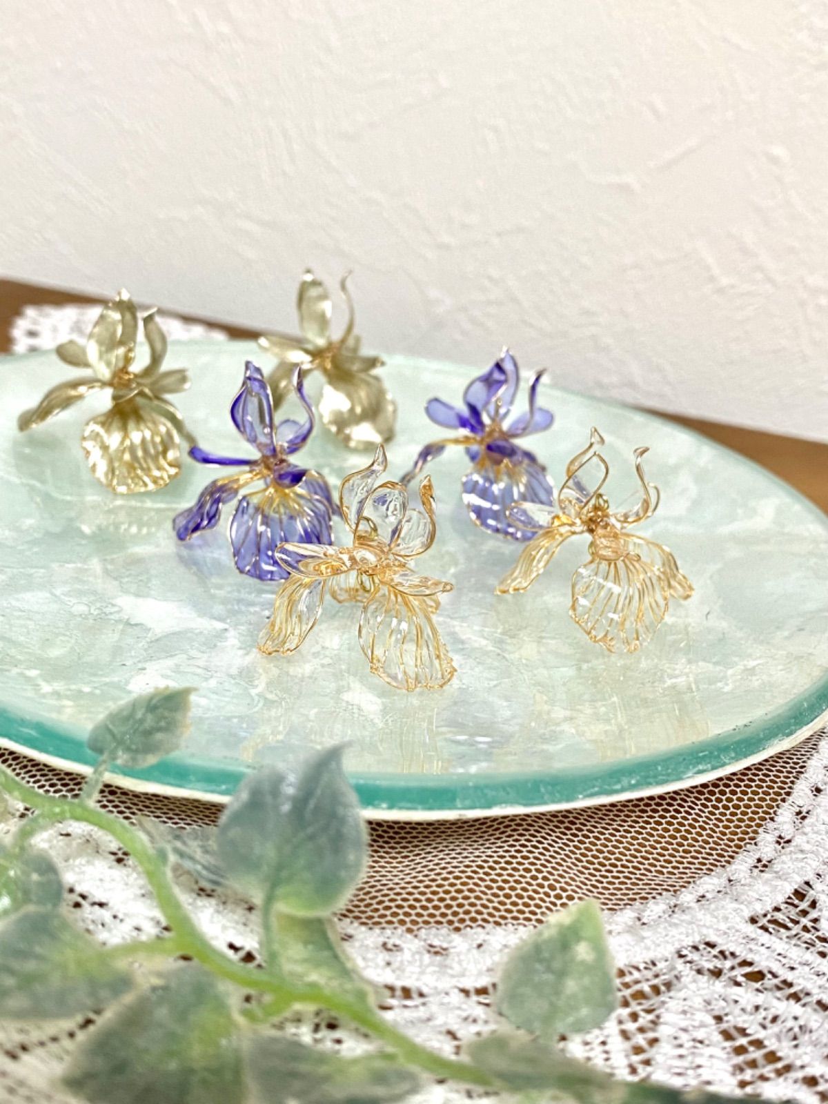 台湾レンギョウと涼しげな金魚ディップアートアシンメトリー　ピアスor イヤリング 台湾レンギョウと涼しげな金魚ディップアートアシンメトリー