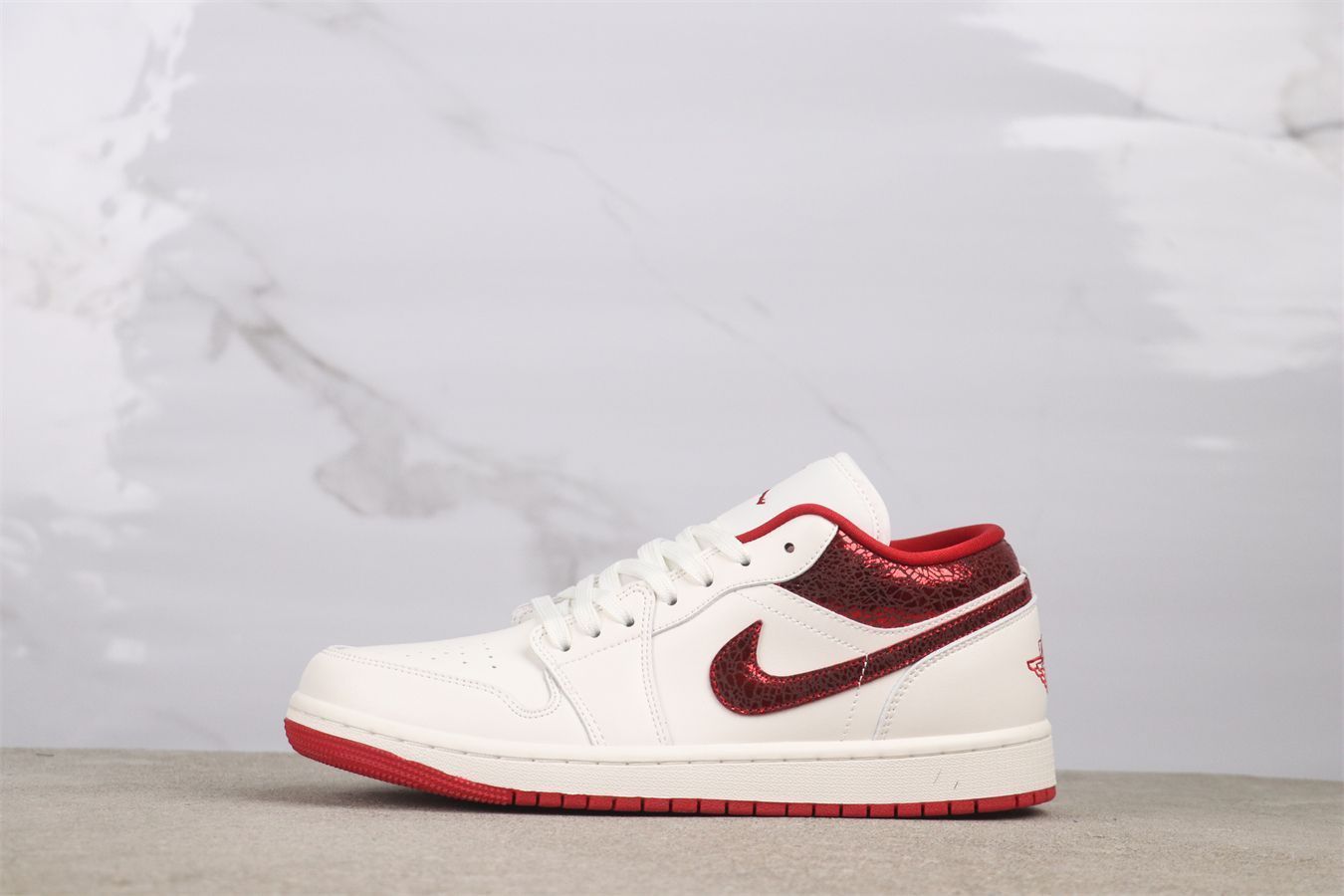 今日 Air Jordan HJ9338-106 エアジョーダン ロートップ ホワイトレッド