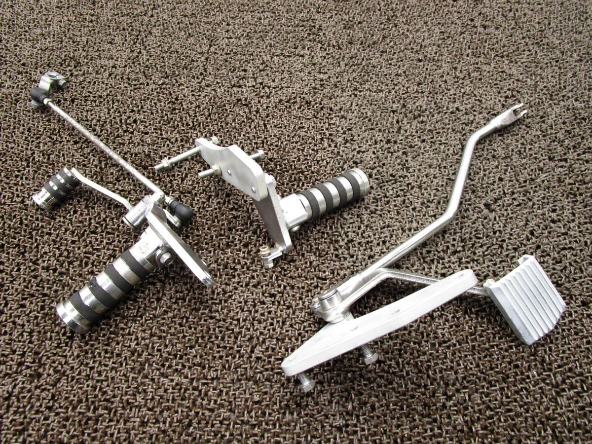 マグナ250 メインステップ ステー 左右 ペダル X314！MC29 ホンダ 【 MC15E 】 V-TWIN MAGNA キャブ車