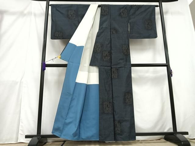 本場夏大島紬　深臙脂と黒　笹竹文様　正絹 楽天市場】【新古品】 本場大島紬 着物 大島紬 正絹 袷 織絣 横