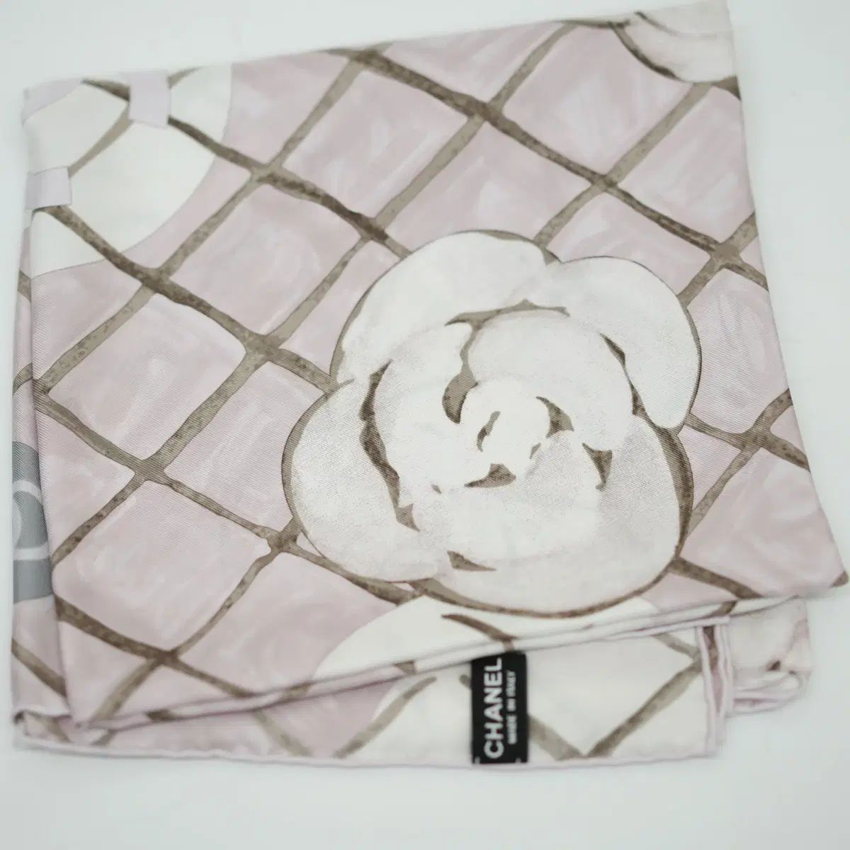 CHANEL(シャネル) CC ロゴ カメリア シルク スカーフ ホワイト