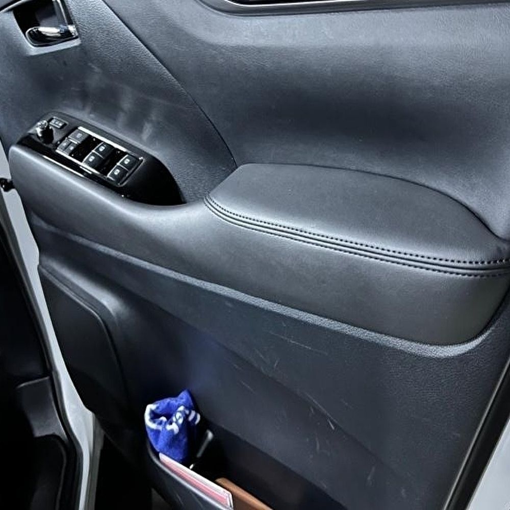 トヨタ TOYOTA 純正 新品 未使用 フロントドア アームレスト 右