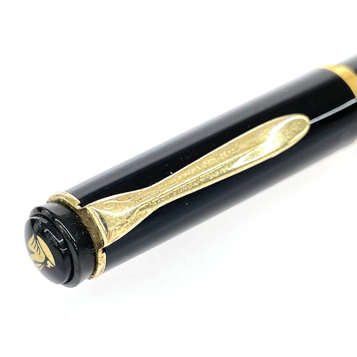 ペリカン 万年筆 クラシック 黒い万年筆 金色の装飾 Pelikan ペリカン 万年筆 字幅F ブラック×ゴールドカラー ユニ