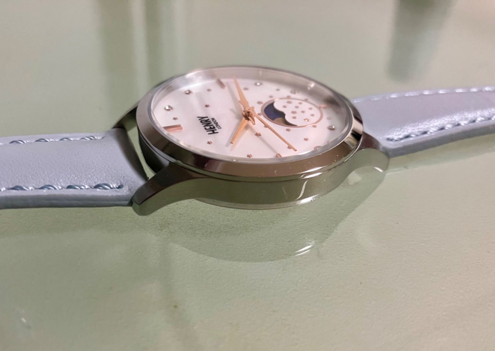 ☆稼動品☆HENRY LONDON☆MOONPHASE☆ホワイトシェル文字盤☆石付☆QZ☆スカイブルー☆ヘンリーロンドン☆レディース腕時計☆箱付属☆  - メルカリ - アナログ（クォーツ式）