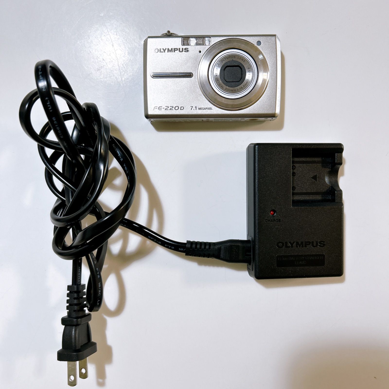 オリンパス デジカメ FE-220D 動作確認済み 稼働品 管理番号KKVRA03 