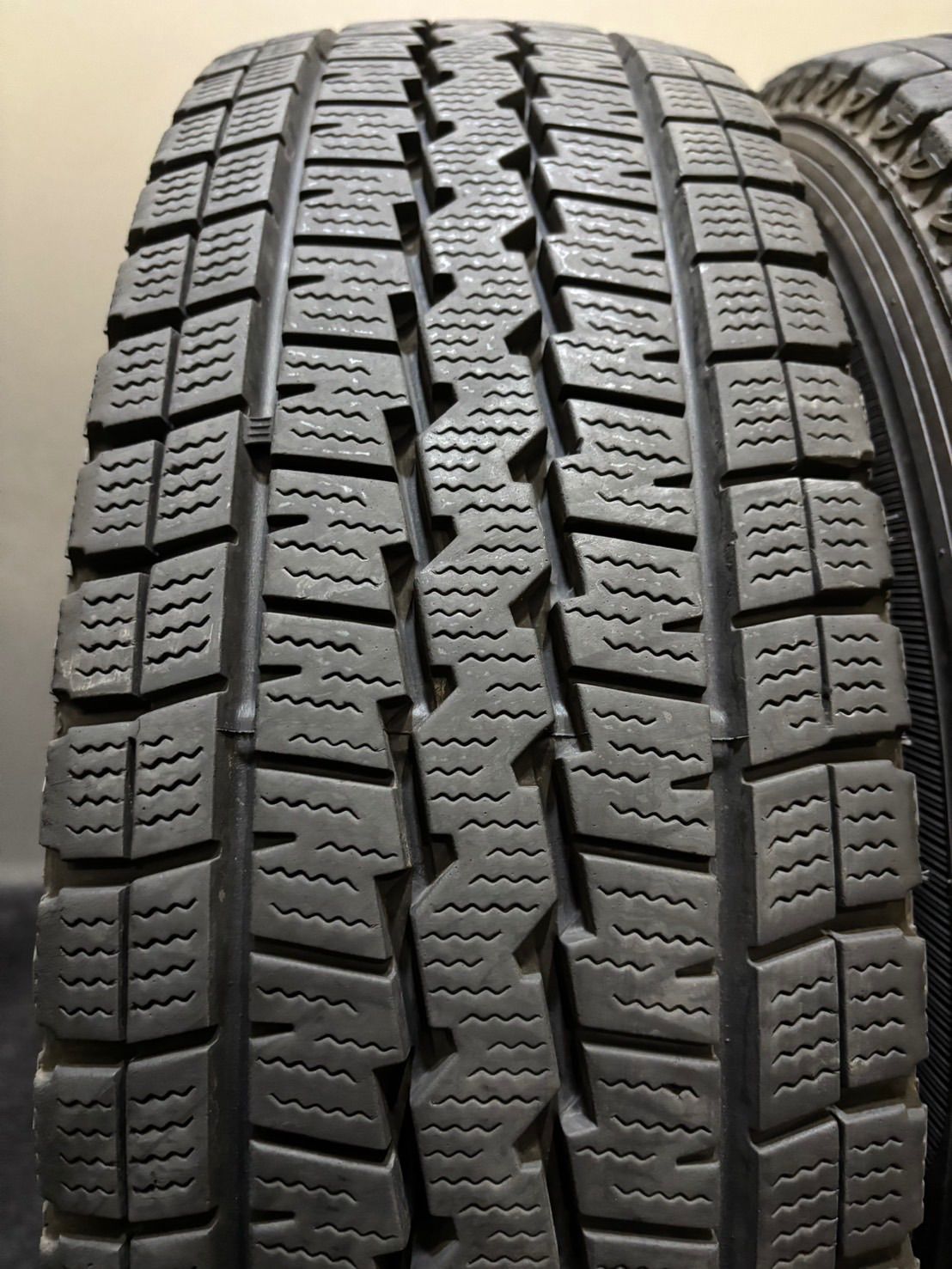 ダンロップ スタッドレス 195/80R15 107L 2022年製　ハイエース ダンロップ 195⁄80R15 107L ウィンターマックス SV01 中古 ダンロップ