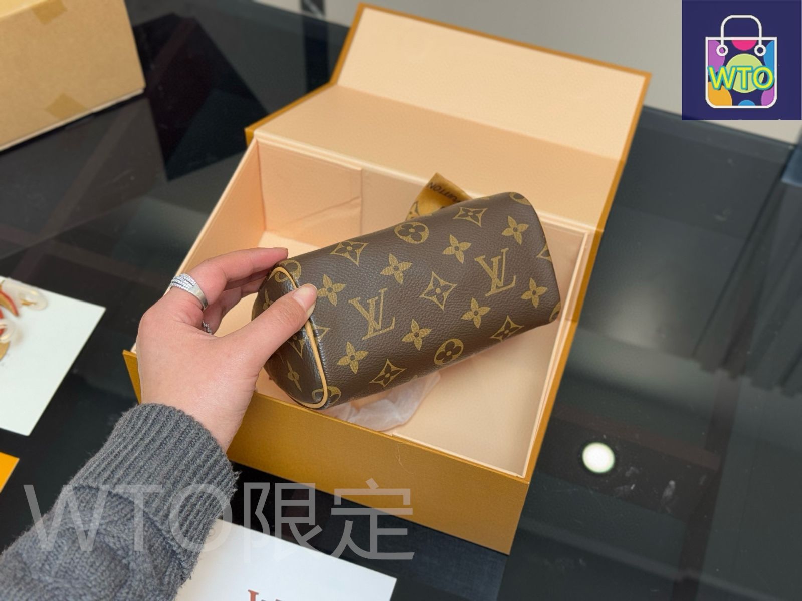 超美品ヴィトンスカート叩き売り早い者勝ち金具シール付 超美品ヴィトンスカート叩き売り早い者勝ち金具シール付