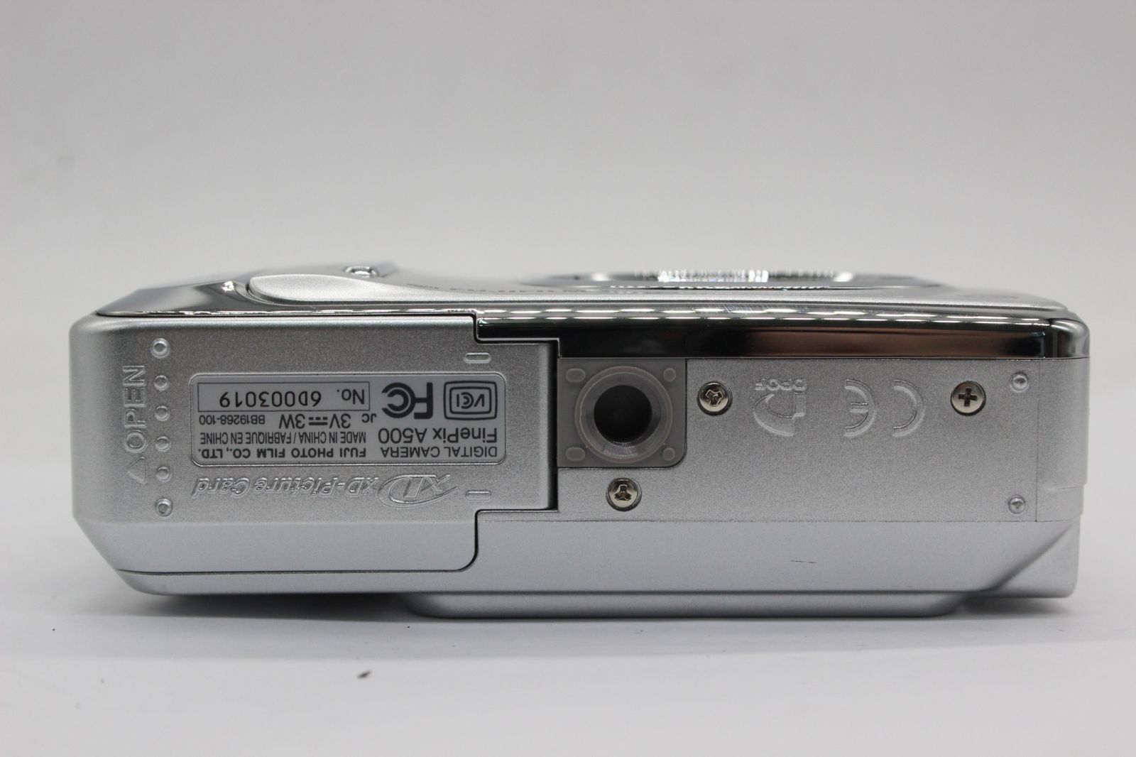 美品 返品保証】 【便利な単三電池で使用可】フジフィルム Fujifilm Finepix A500 3x 元箱付き コンパクトデジタルカメラ v853  - メルカリ