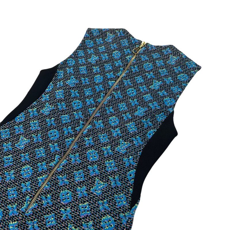 【美品】ルイヴィトン　シルクワンピース　ブルー　モノグラム　ノースリーブ LOUIS VUITTON - ルイヴィトン LOUIS VUITTON モノグラム