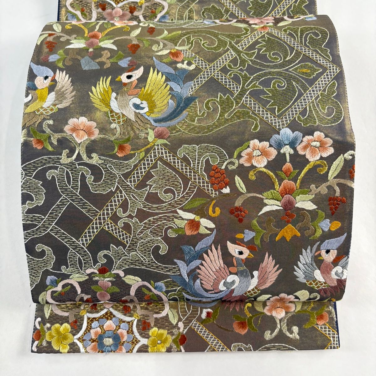 袋帯 美品 逸品 華文 向かい鳥 刺繍 箔 抹茶色 六通 正絹 【中古】